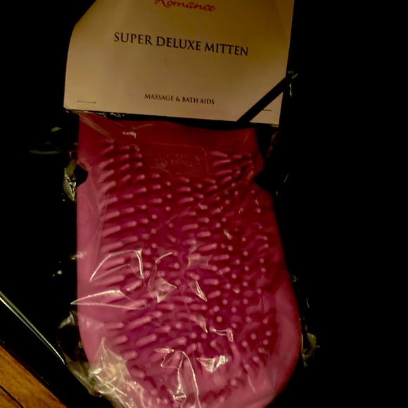 Super Delux Massaging Mitten - Picture 1 of 2